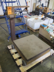 HOWE RICHARDSON SCALE, 28" X 28" SCALE TOP, WITH WEIGHTS, 2000LB CAPACITY. LOADING & HANDLING FEE $15-4529